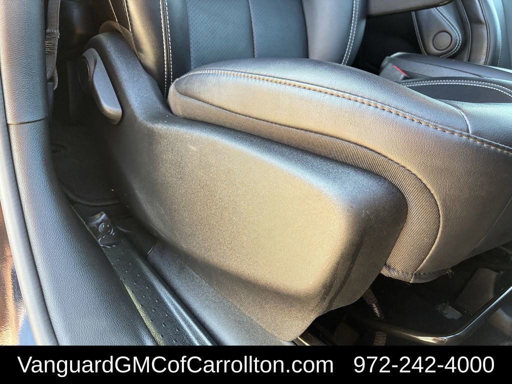 Used 2025 Chrysler Pacifica Select image 27