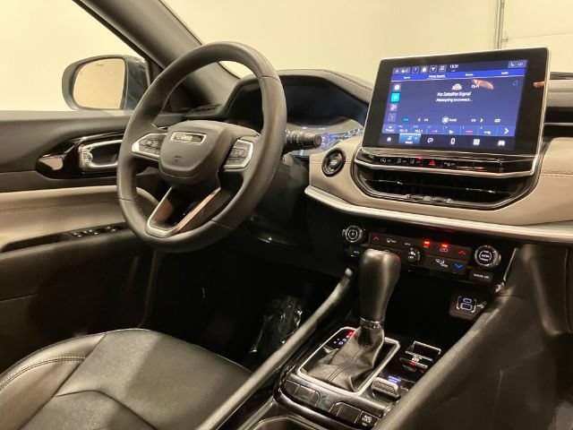 Used 2025 Jeep Compass Limited AWD/4WD image 54