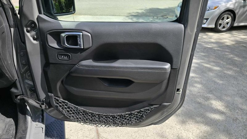 Used 2020 Jeep Wrangler Unlimited Sahara AWD/4WD image 17