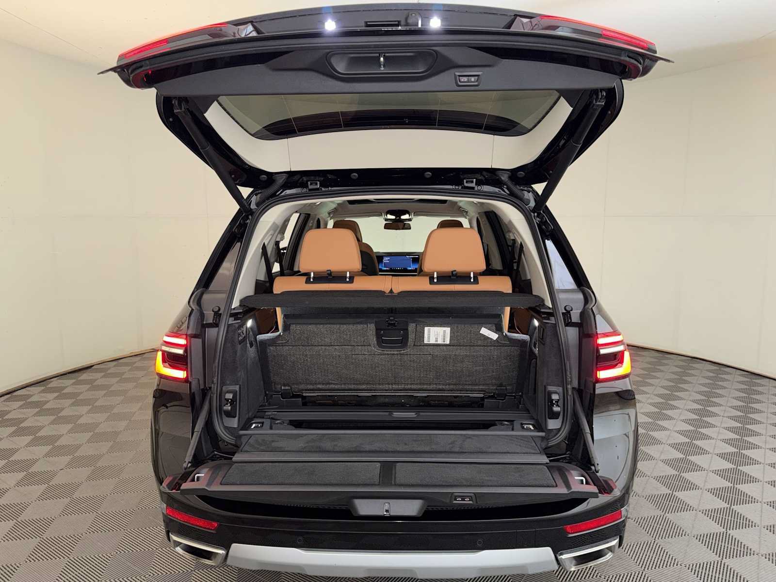 Used 2025 BMW X7 xDrive40i w/ Premium Package AWD/4WD image 24