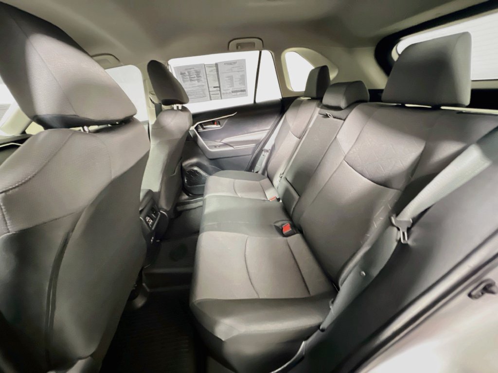 Used 2025 Toyota RAV4 XLE AWD/4WD image 28