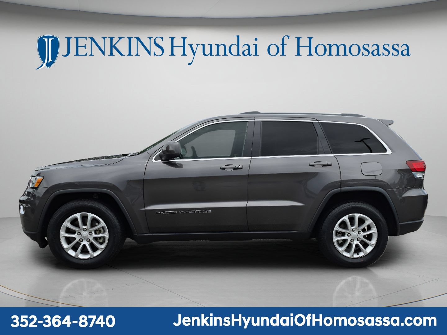 Used 2021 Jeep Grand Cherokee Laredo RWD image 9