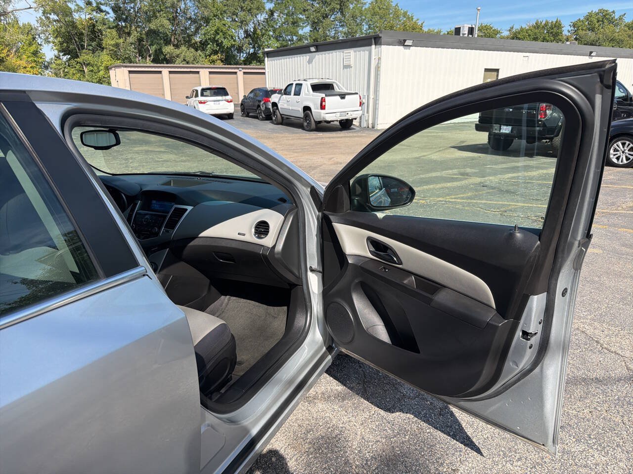 Used 2012 Chevrolet Cruze LS w/ Connectivity Package FWD image 27