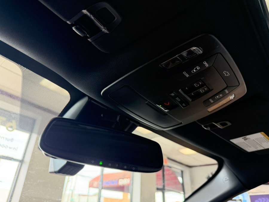 Used 2025 Toyota Sienna XSE FWD image 77