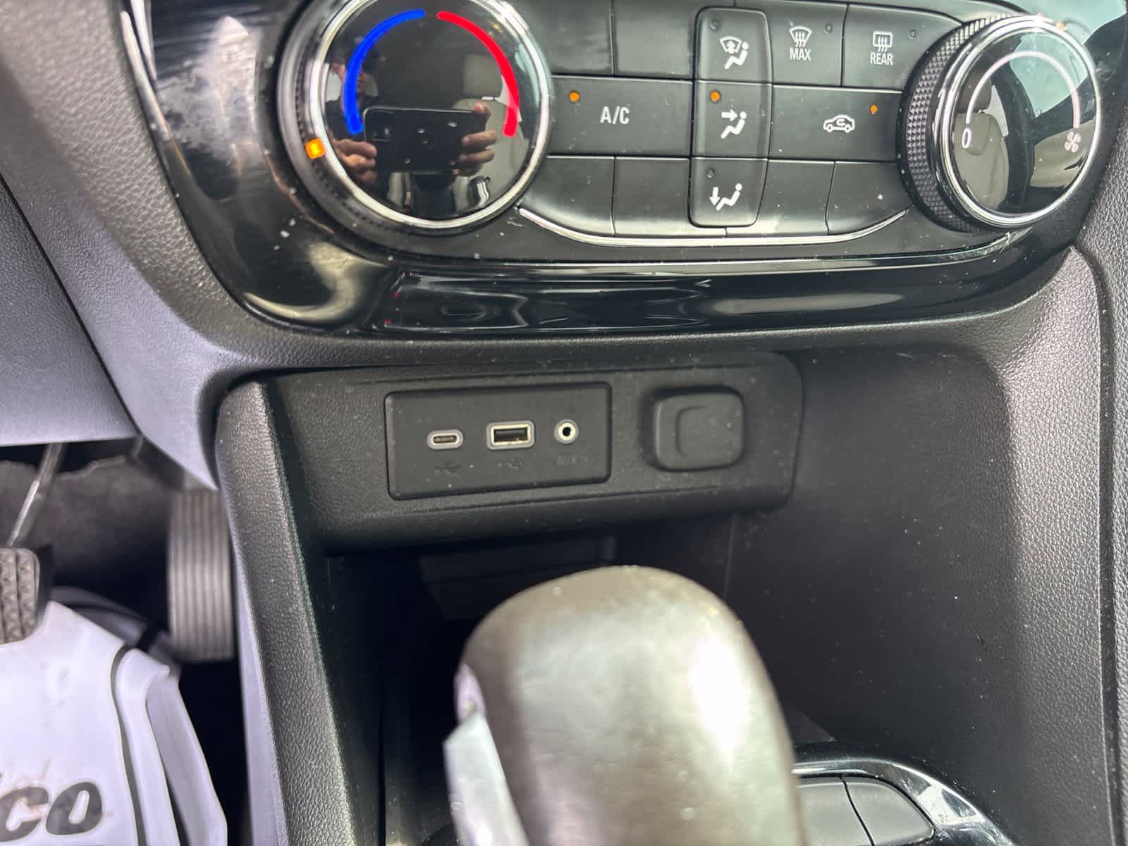 Used 2021 Buick Encore GX Preferred w/ Sport Touring Package FWD image 21
