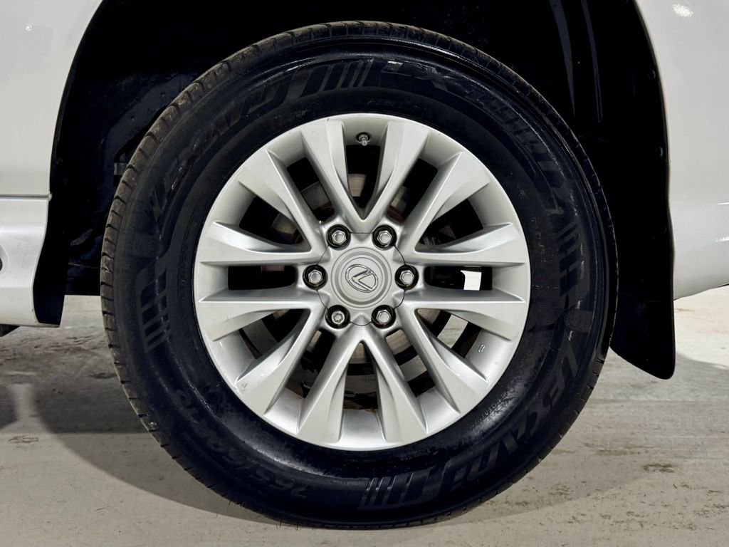 Used 2014 Lexus GX 460 image 34