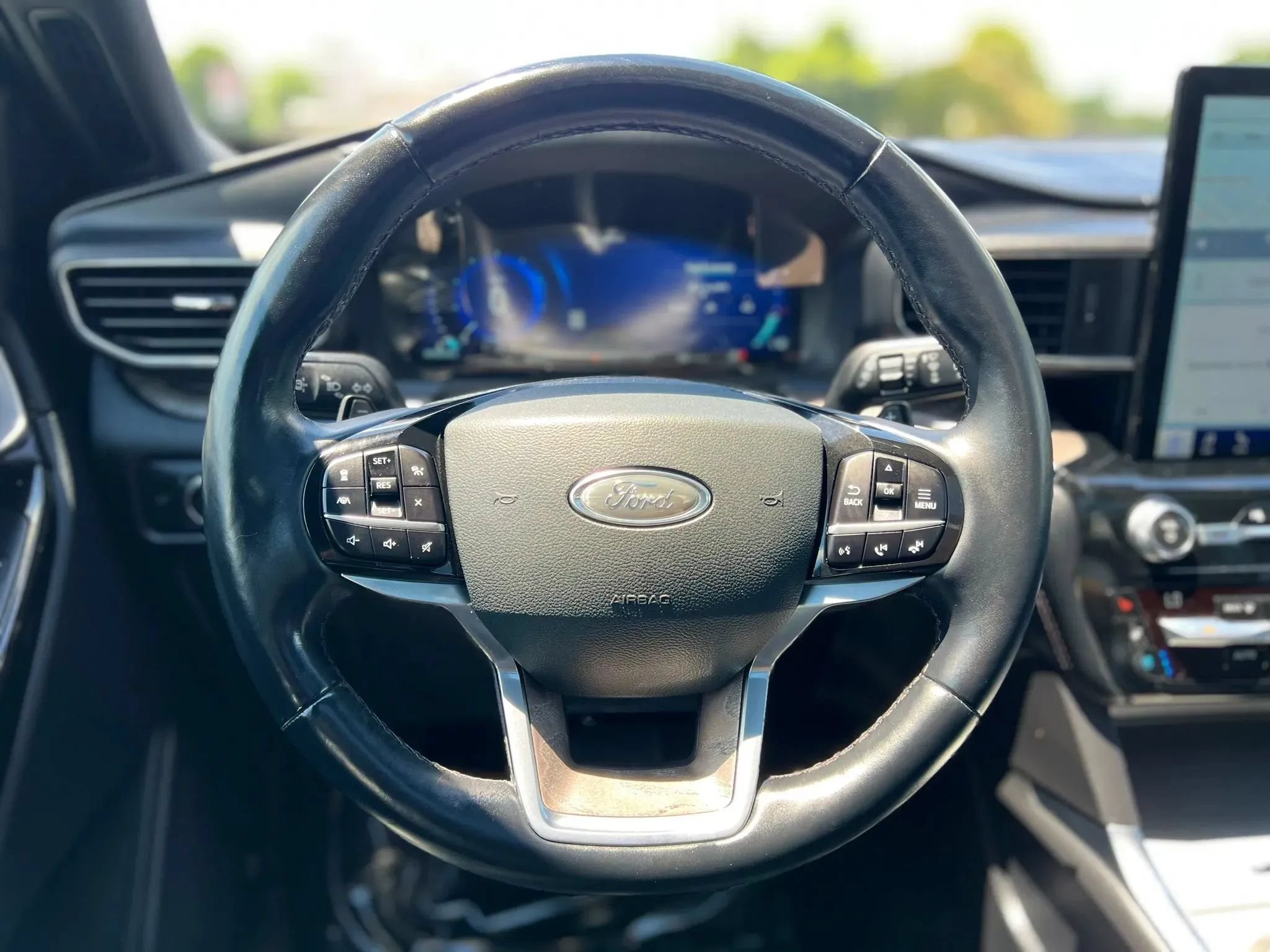 Used 2021 Ford Explorer Platinum w/ Equipment Group 601A AWD/4WD image 23