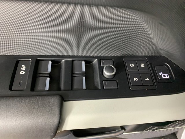 Used 2020 Land Rover Defender 110 HSE image 16