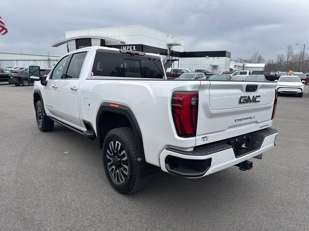 Used 2024 GMC Sierra 3500 Denali Ultimate AWD/4WD image 3