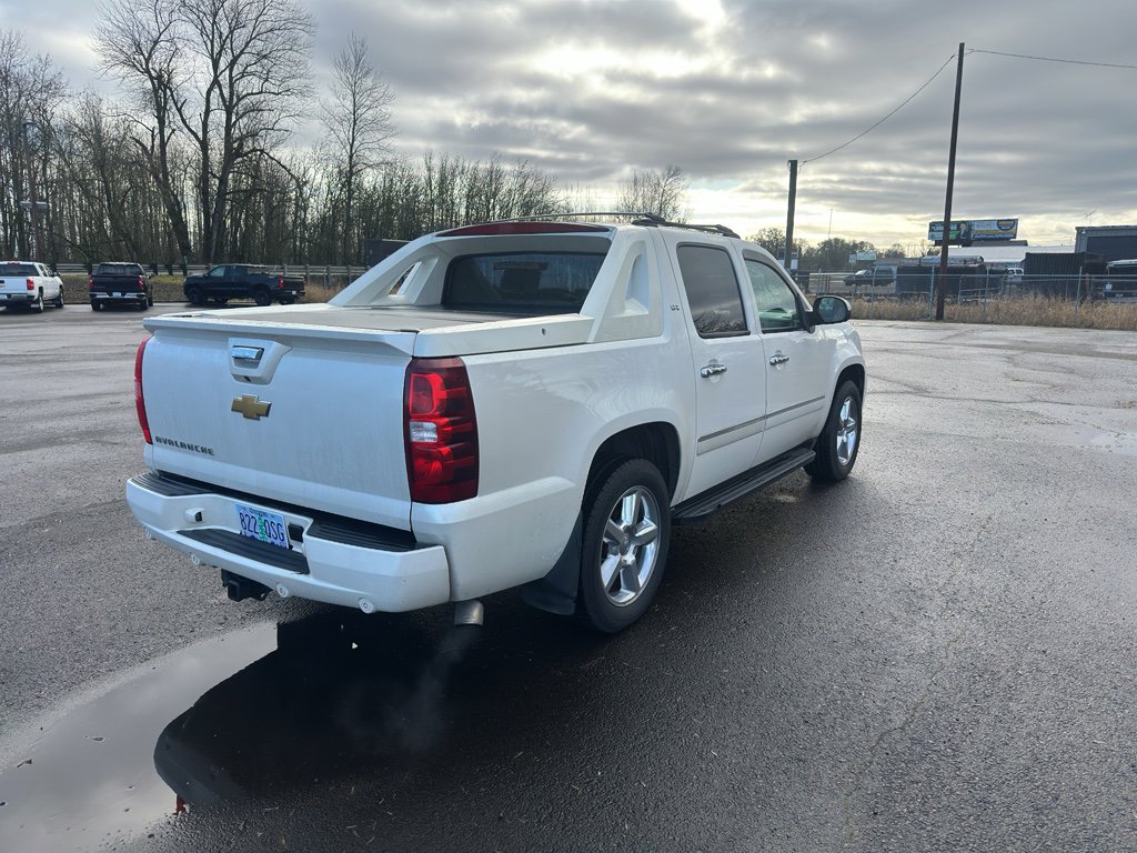 Used 2012 Chevrolet Avalanche LTZ image 6