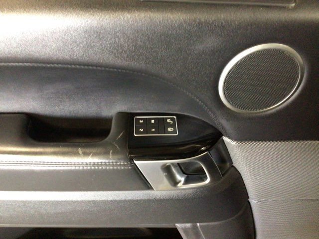 Used 2016 Land Rover Range Rover Sport HSE image 12