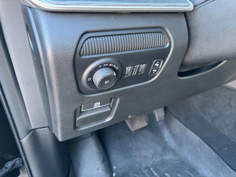 Used 2023 Jeep Wagoneer Series III w/ Premium Group I image 14