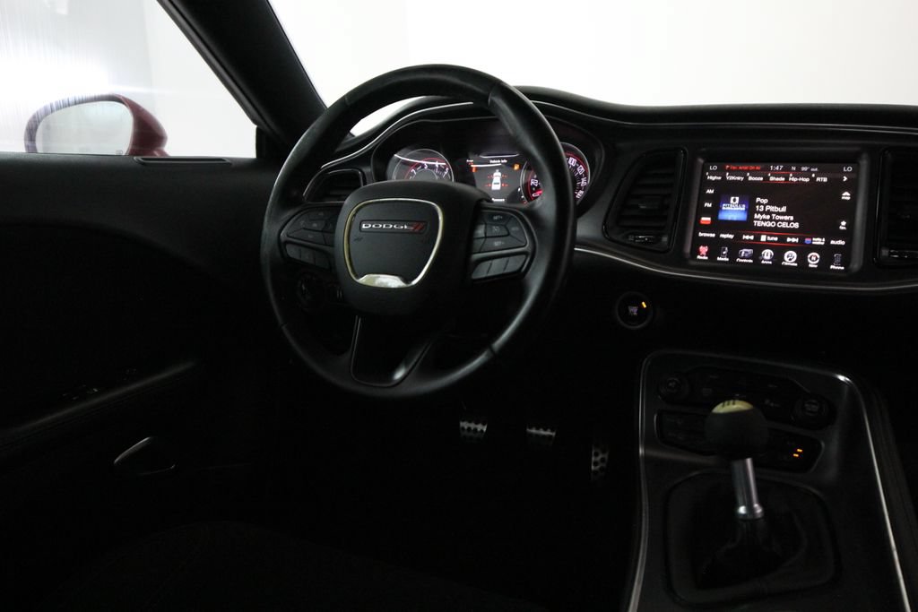 Used 2016 Dodge Challenger R/T w/ Driver Convenience Group RWD image 10