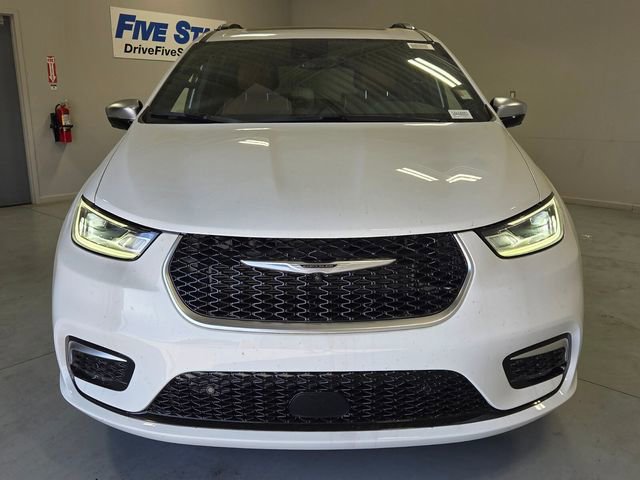 New 2026 Chrysler Pacifica Pinnacle image 2