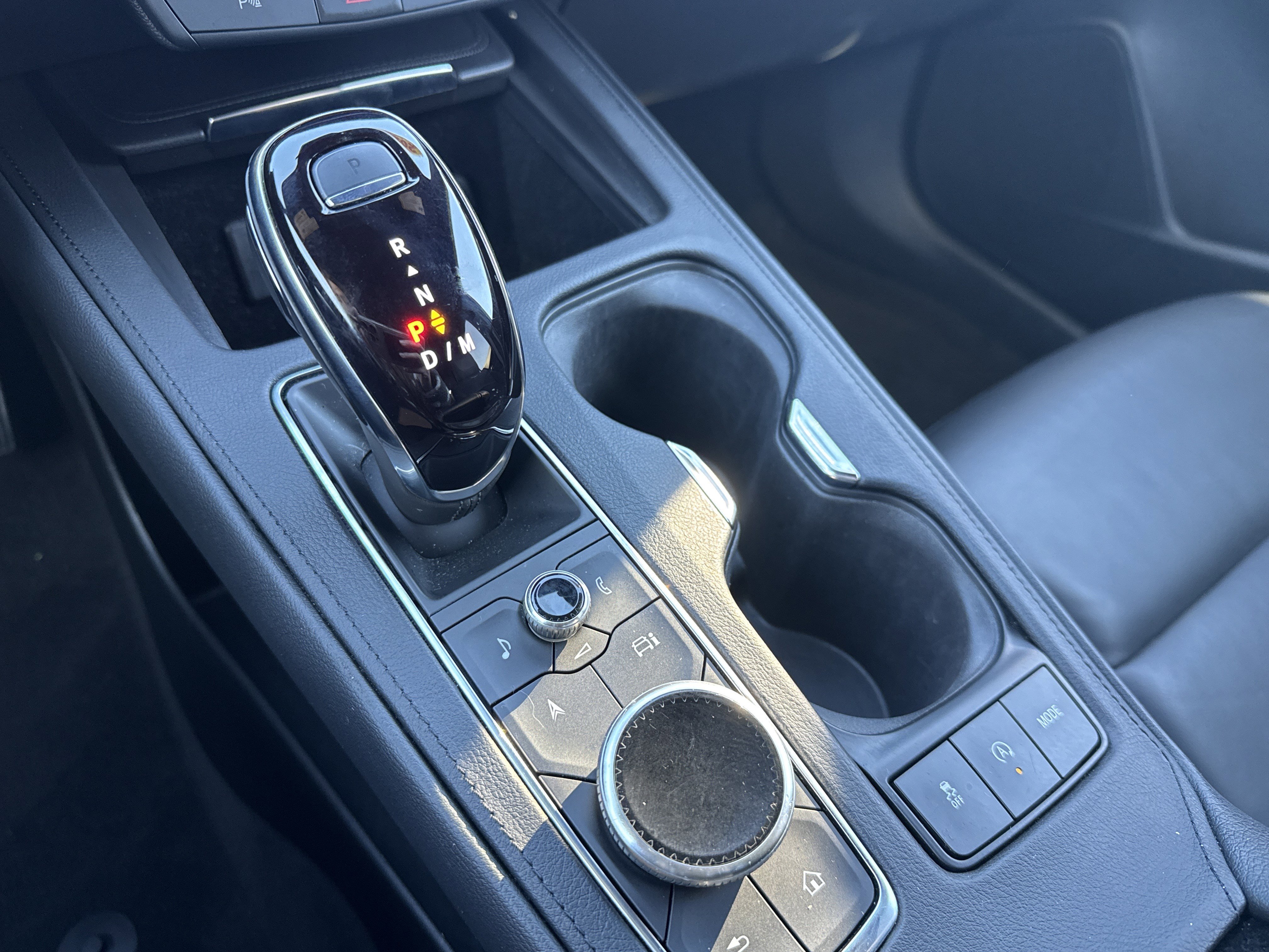 Used 2025 Cadillac XT4 Premium Luxury image 15