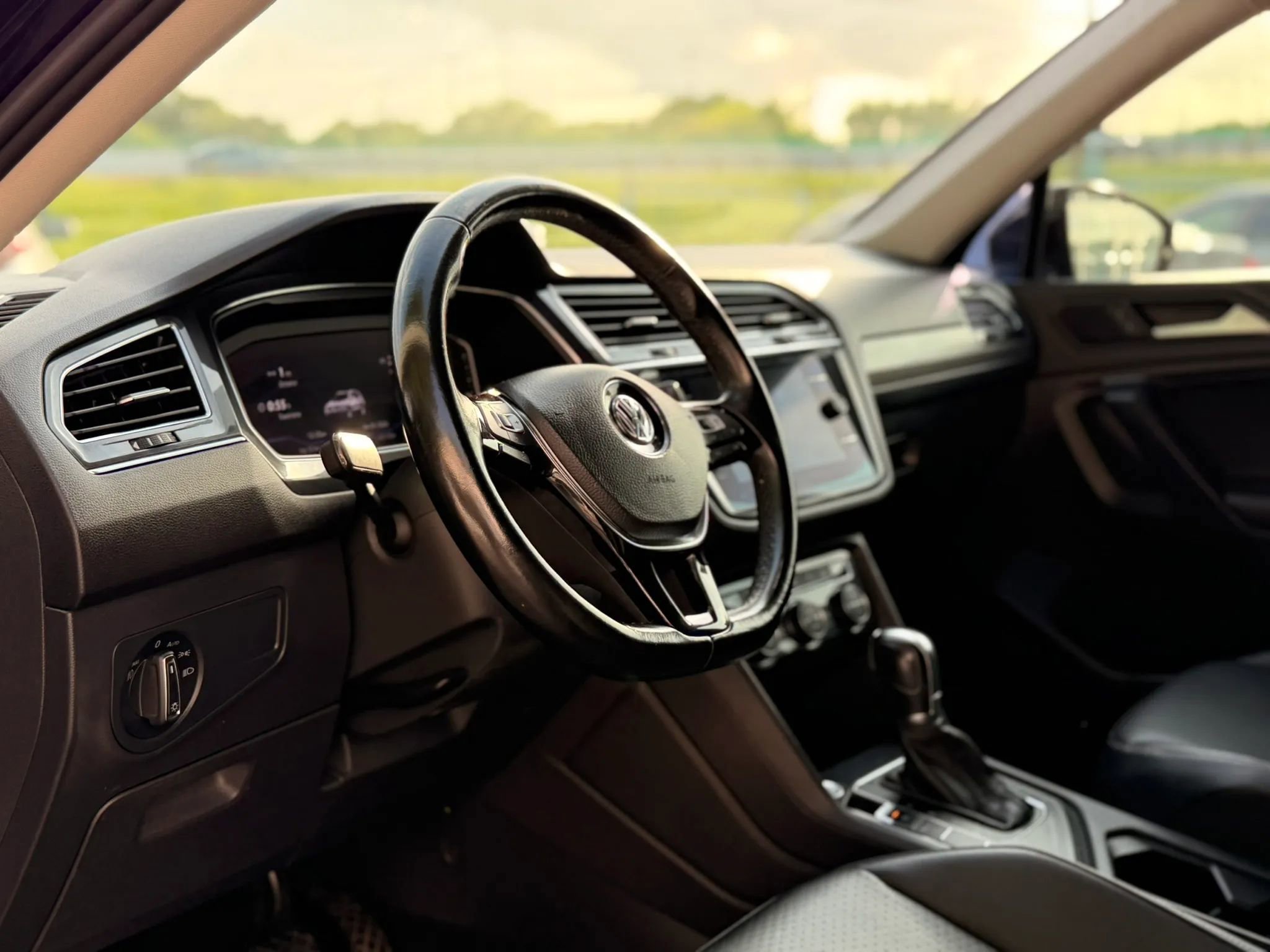 Used 2019 Volkswagen Tiguan SEL FWD image 22