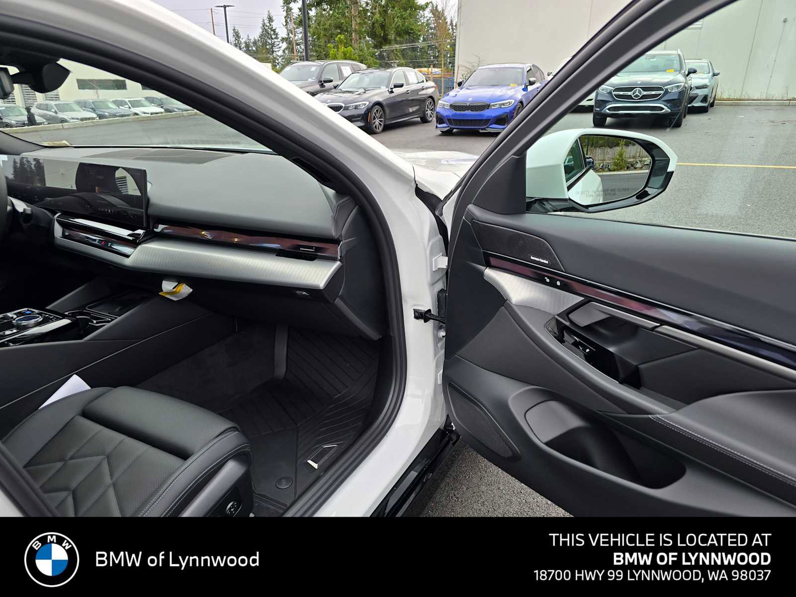 New 2026 BMW i5 eDrive40 w/ M Sport Package AWD/4WD image 10