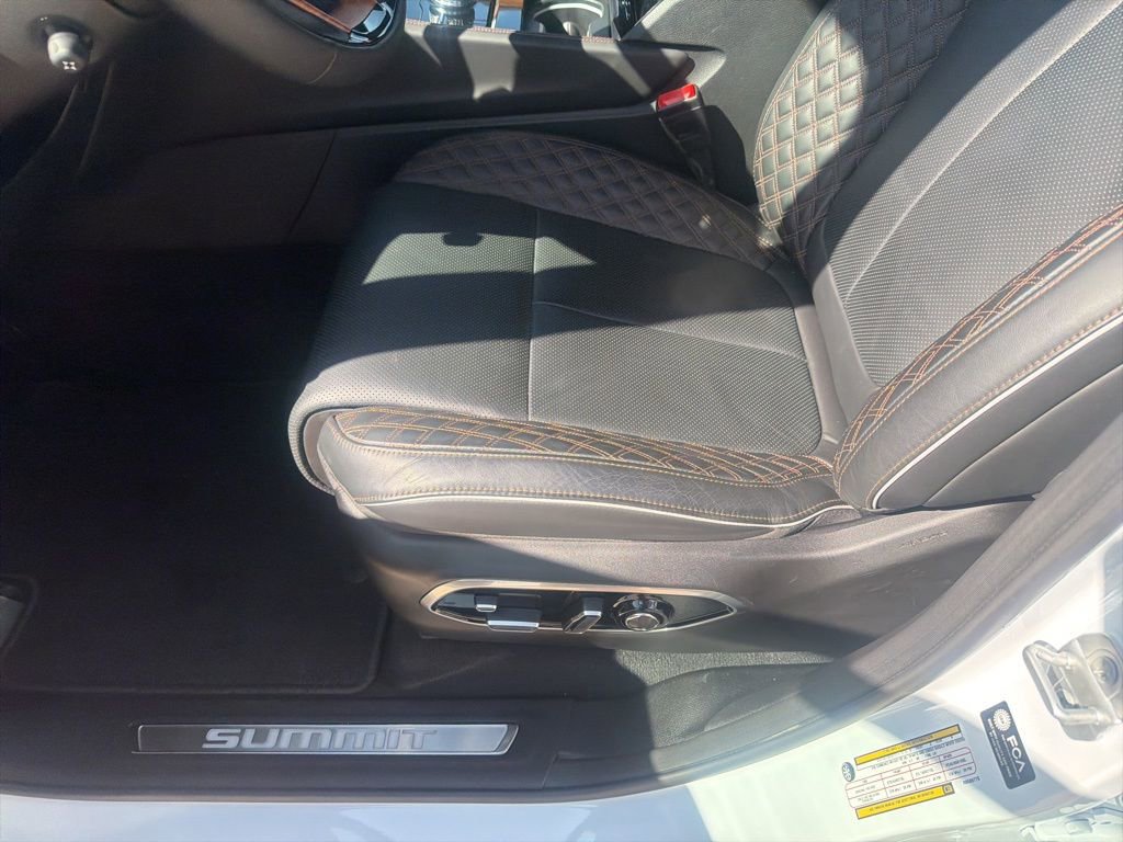 Used 2024 Jeep Grand Cherokee L Summit AWD/4WD image 7