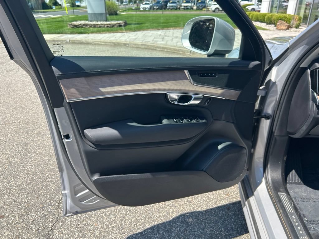Used 2025 Volvo XC90 B6 Plus AWD/4WD image 21