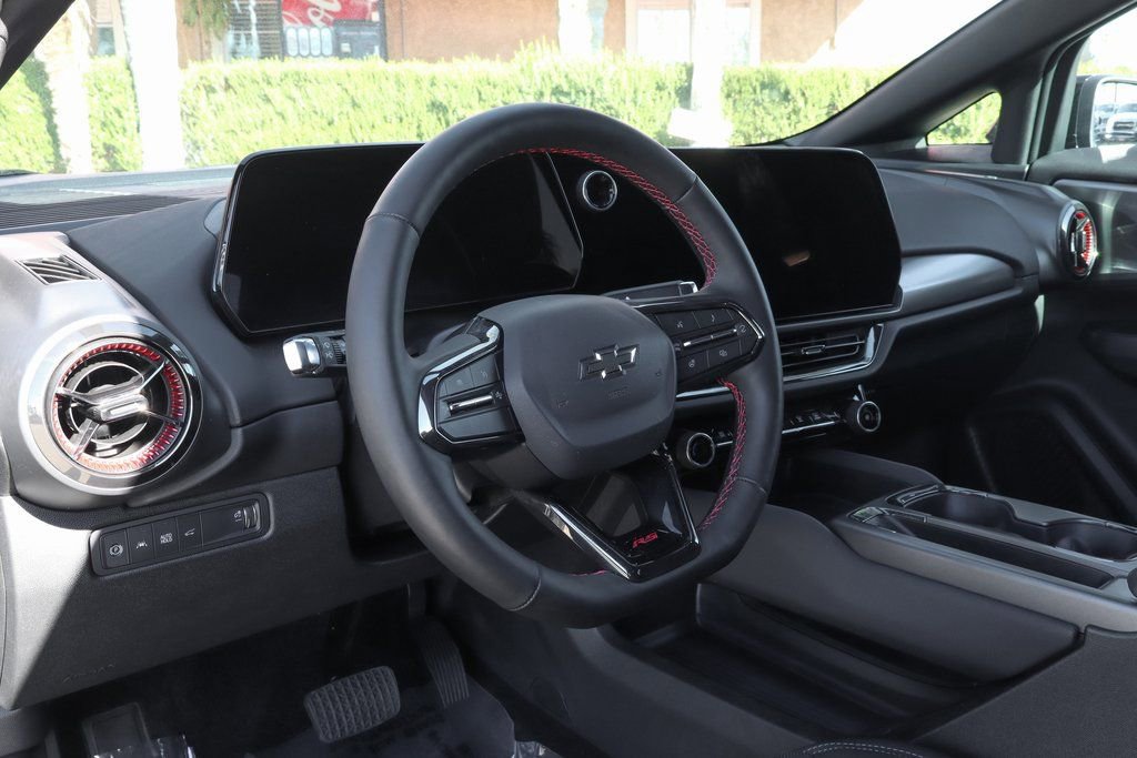 Used 2025 Chevrolet Equinox EV RS image 17