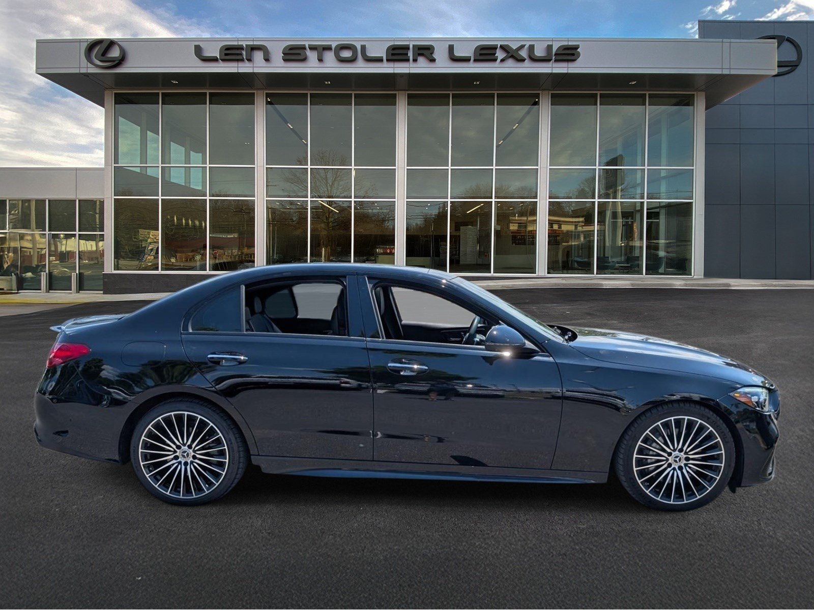 Used 2023 Mercedes-Benz C 300 4MATIC Sedan image 2