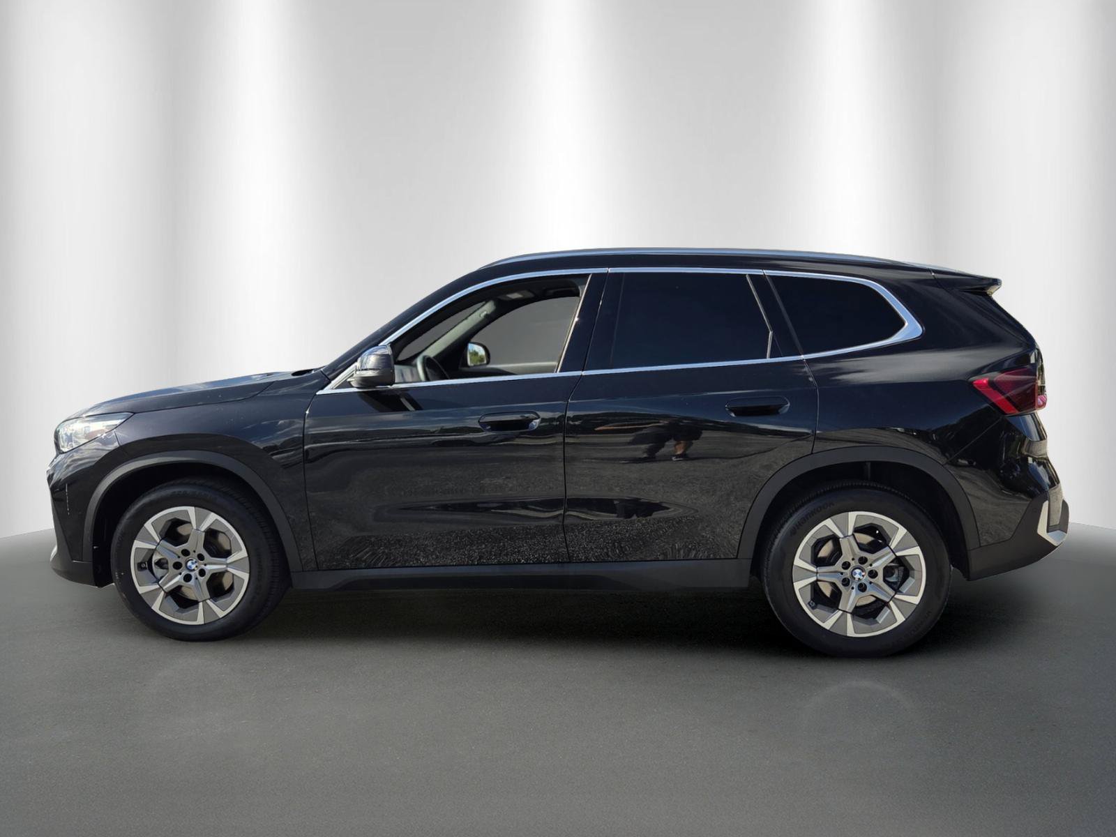 Used 2023 BMW X1 xDrive28i w/ Convenience Package AWD/4WD image 4