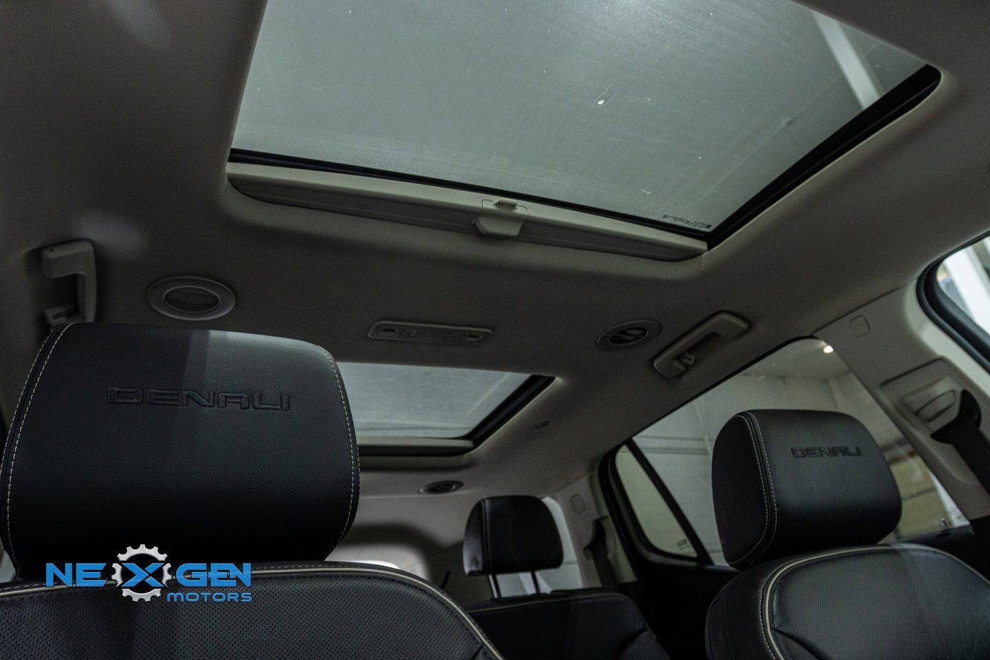 Used 2021 GMC Acadia Denali w/ Denali Ultimate Package image 40