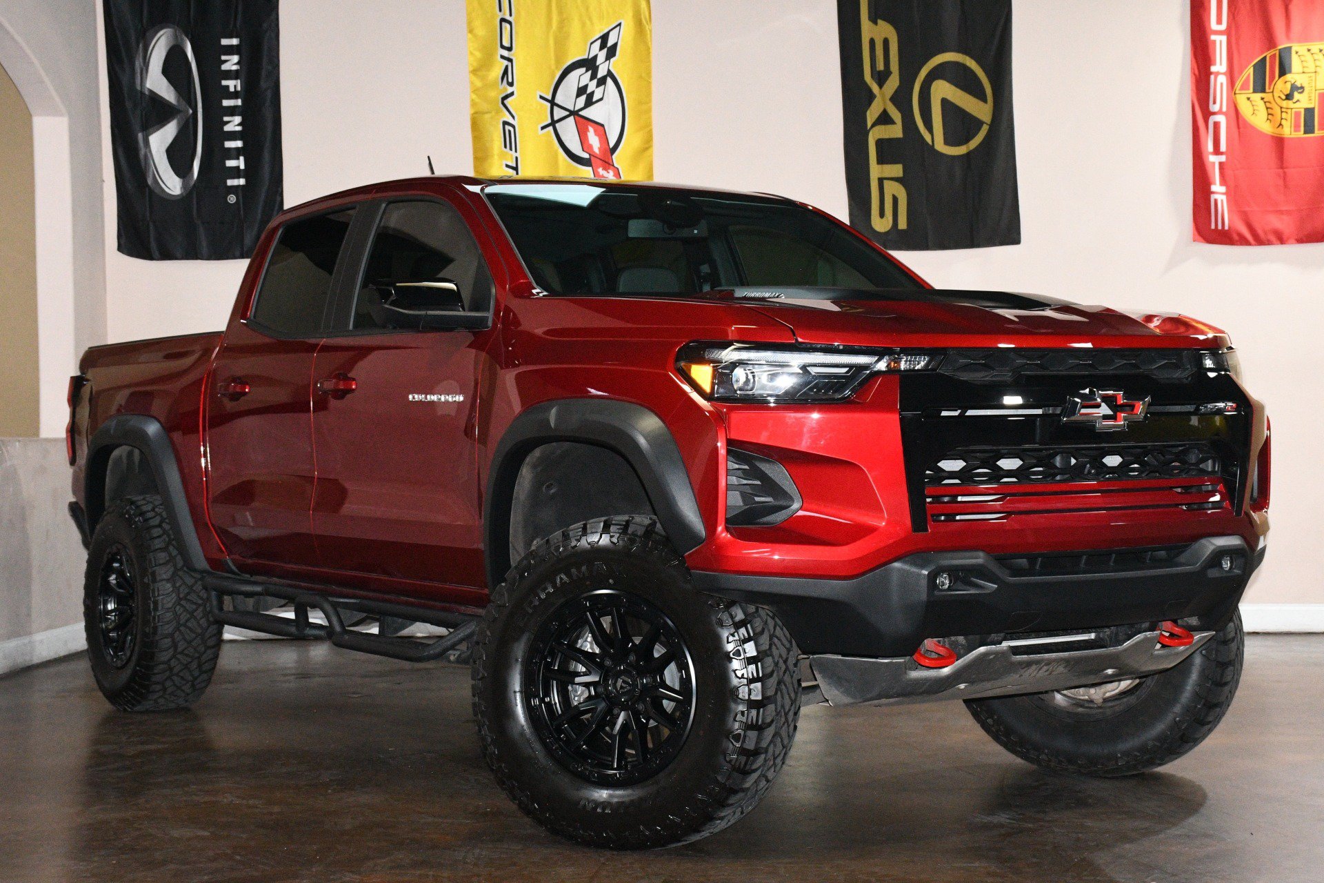 Used 2025 Chevrolet Colorado ZR2 w/ Technology Package AWD/4WD image 3
