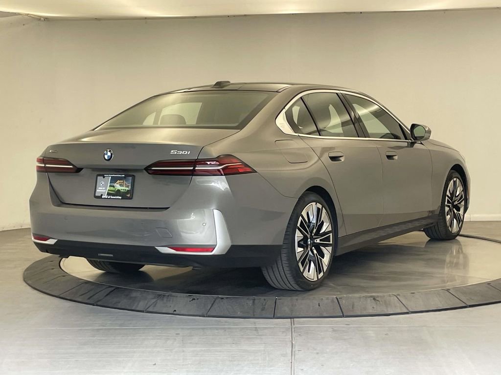 Used 2025 BMW 530i xDrive AWD/4WD image 5