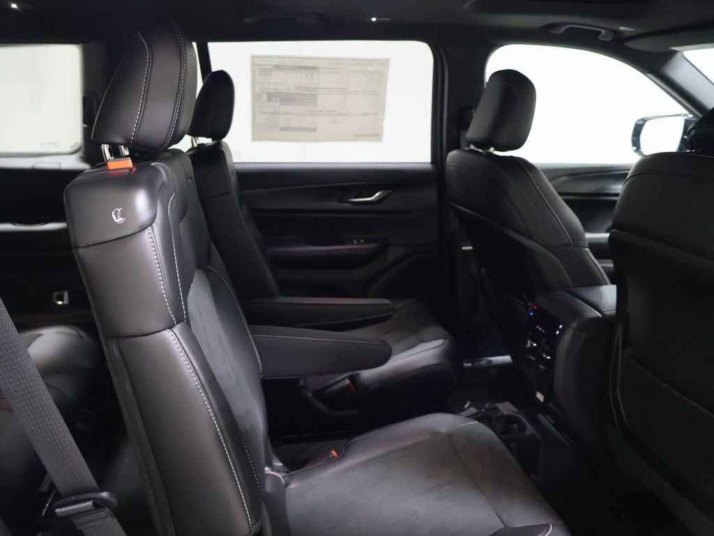 New 2025 Jeep Grand Cherokee L Altitude image 17