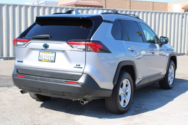 Used 2020 Toyota RAV4 LE w/ Carpet Mat Package AWD/4WD image 5