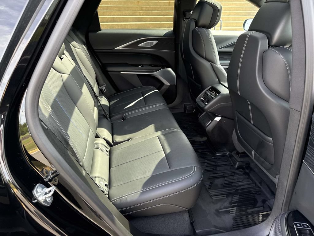 Used 2025 Cadillac Lyriq Luxury w/ LPO, Floor Liner Package AWD/4WD image 11