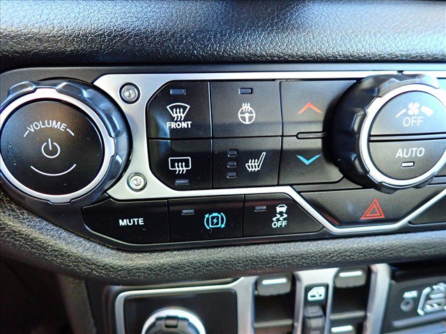 Used 2024 Jeep Wrangler Unlimited w/ Convenience Group AWD/4WD image 19
