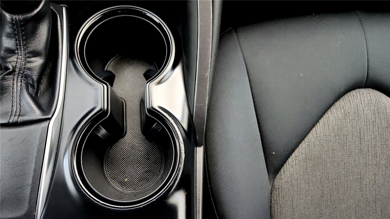 Used 2019 Toyota Camry LE w/ Carpet Mat Package image 33