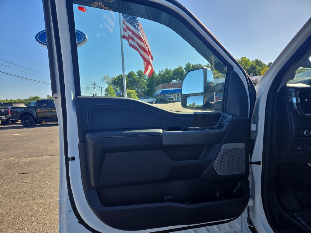Used 2026 Ford F350 Lariat w/ Lariat Ultimate Package AWD/4WD image 5