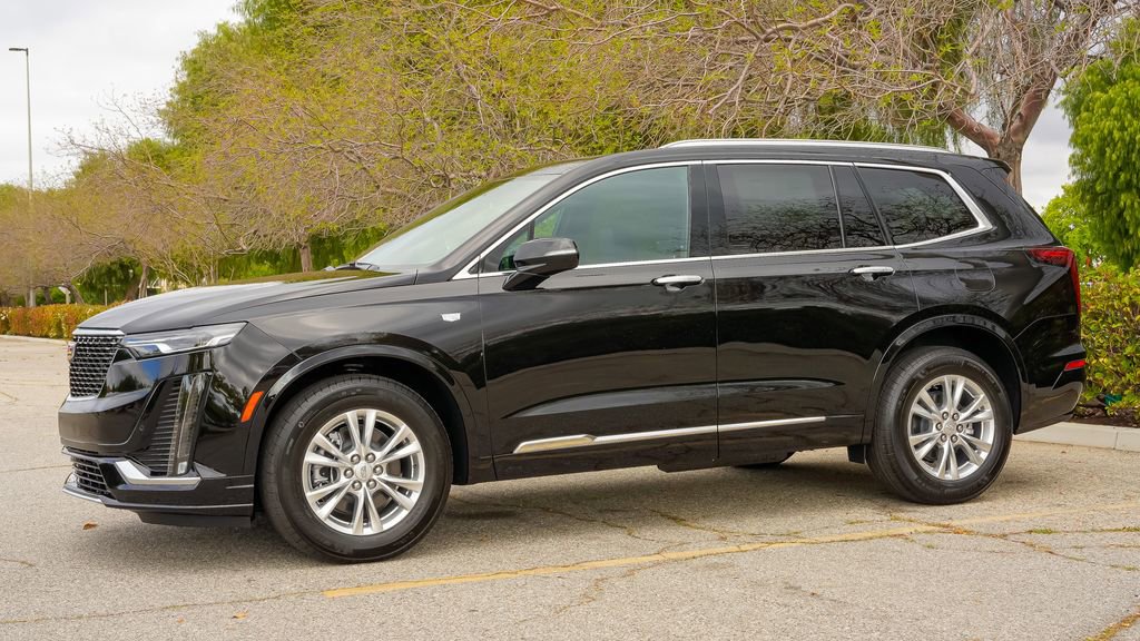 Certified 2025 Cadillac XT6 Luxury image 8