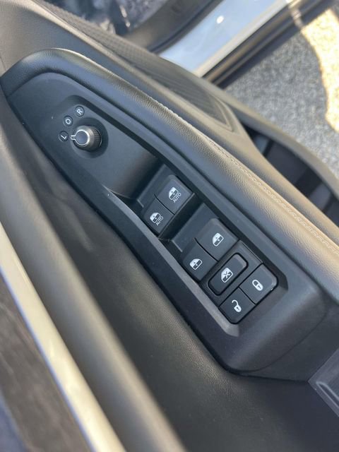 Used 2023 Jeep Grand Cherokee Limited w/ Black Appearance Package image 21