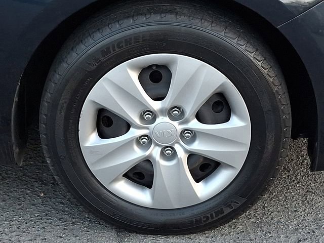Used 2017 Kia Forte LX FWD image 8