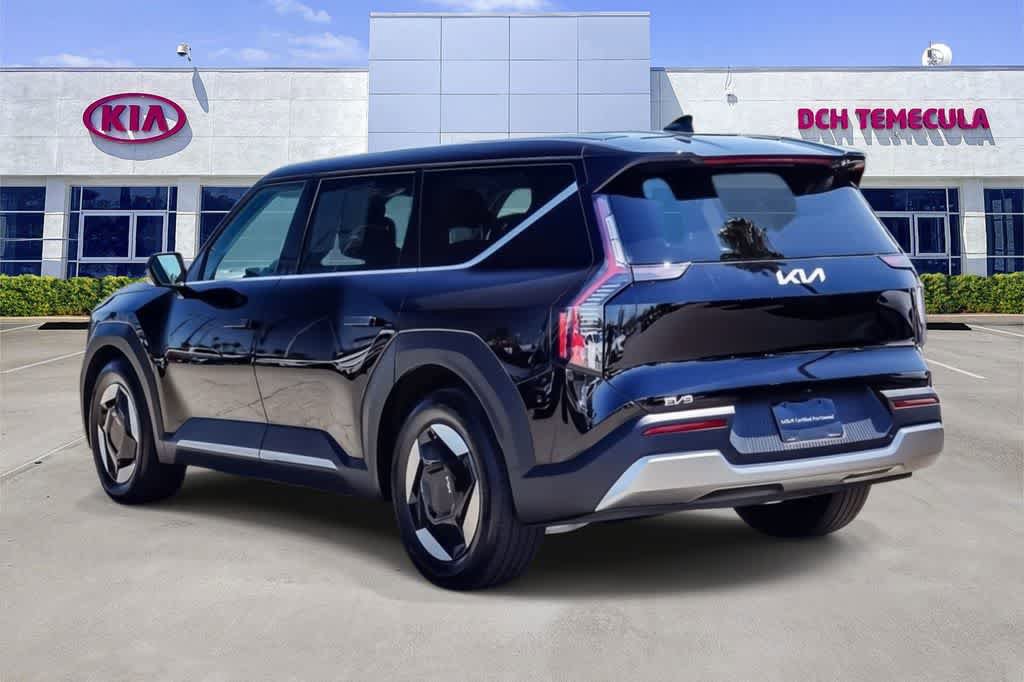 Certified 2024 Kia EV9 Light Long Range RWD image 6