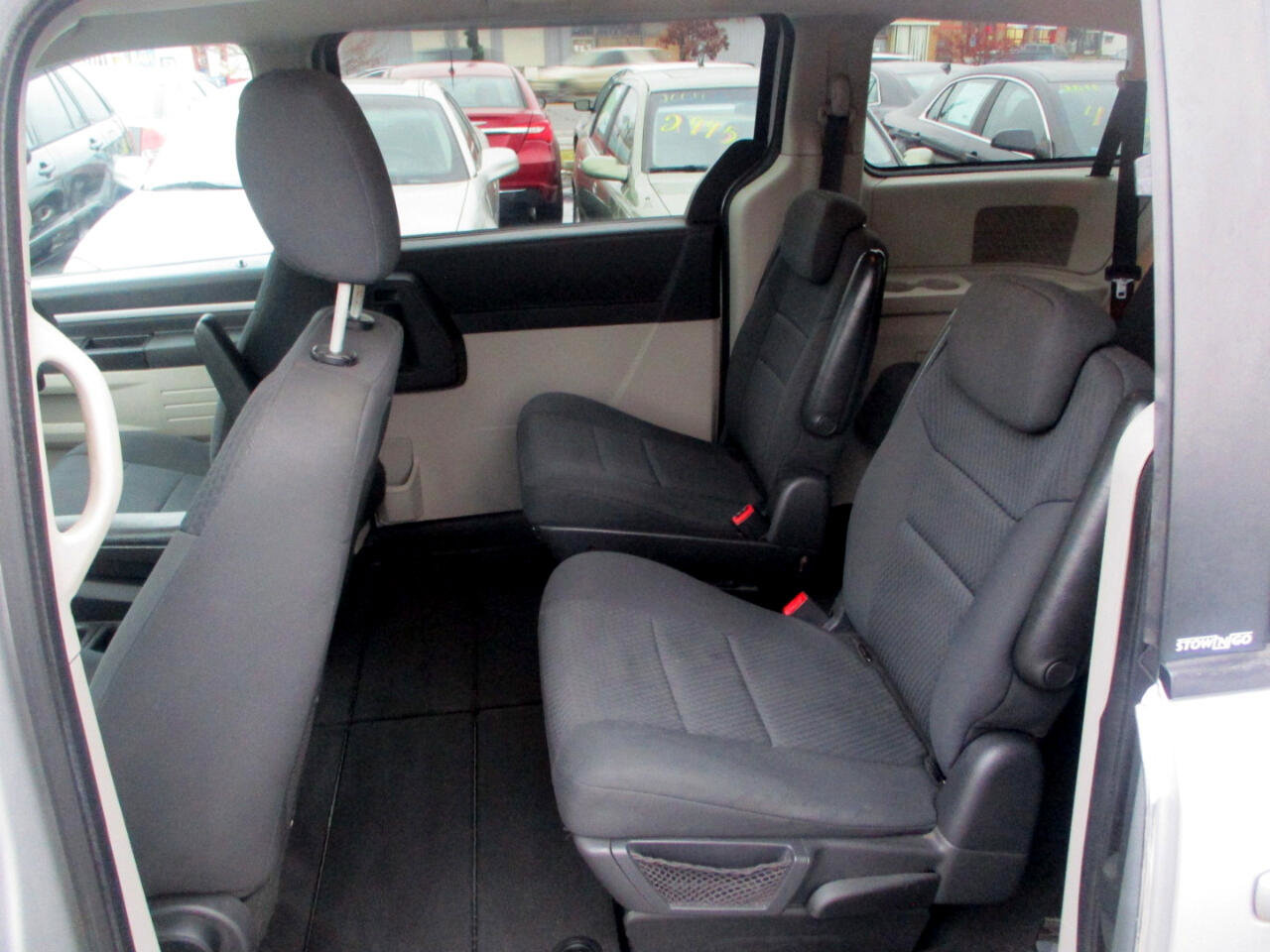 Used 2010 Dodge Grand Caravan SE image 9