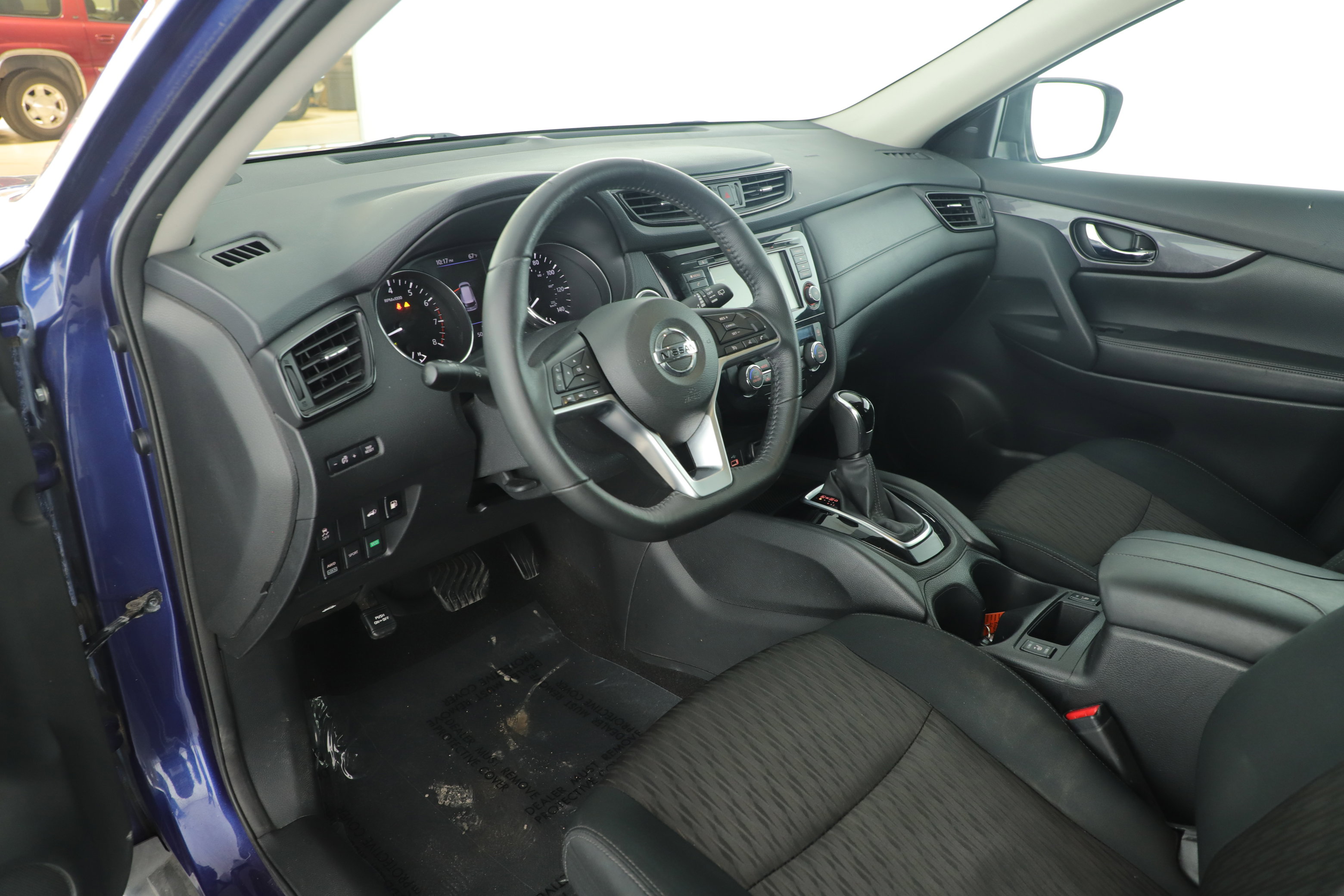 Used 2018 Nissan Rogue SV image 5