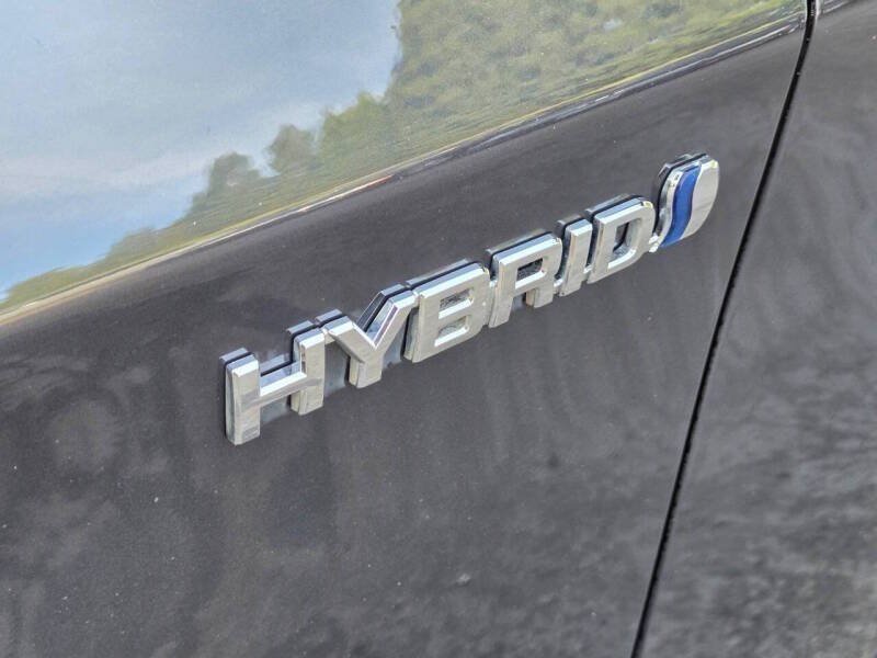 Used 2014 Toyota Prius Four FWD image 22