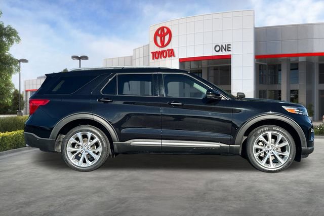Used 2022 Ford Explorer Platinum w/ Equipment Group 601A AWD/4WD image 3