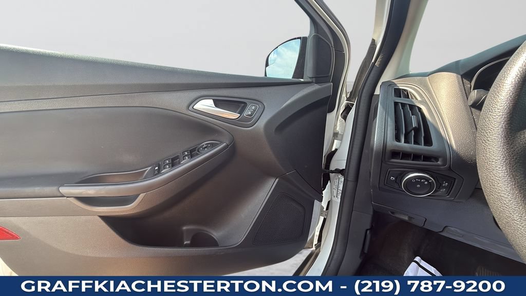Used 2018 Ford Focus SE FWD image 26