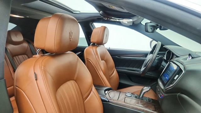 Used 2019 Maserati Ghibli S Q4 AWD/4WD image 23