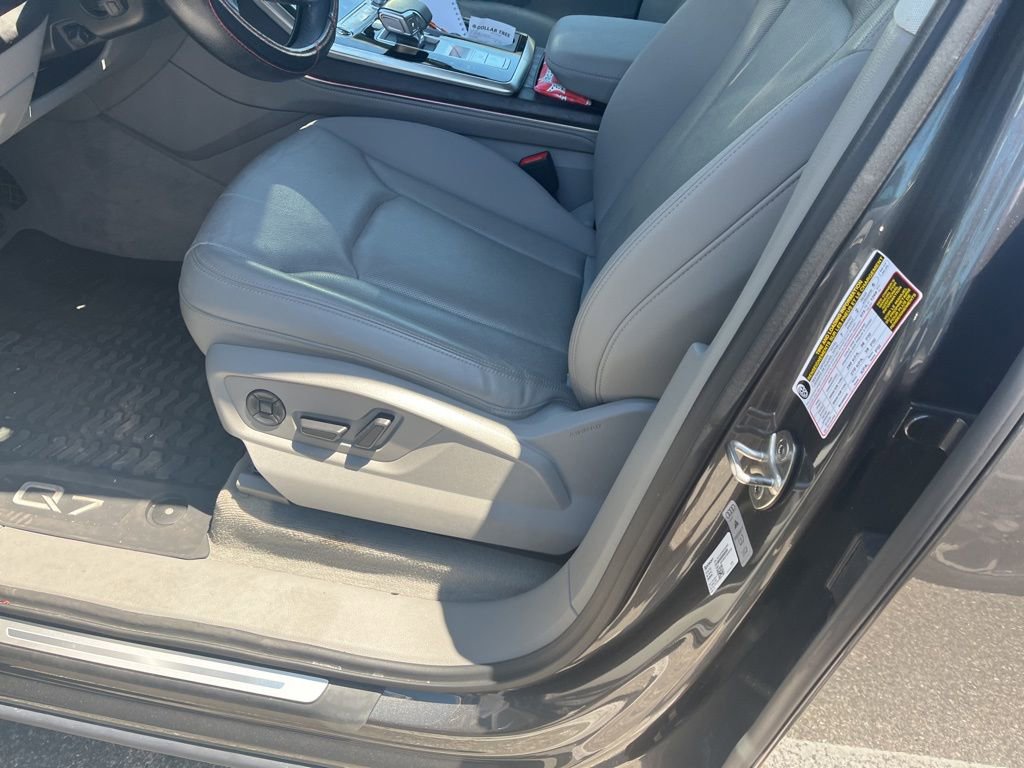 Used 2023 Audi Q7 3.0T Prestige AWD/4WD image 11