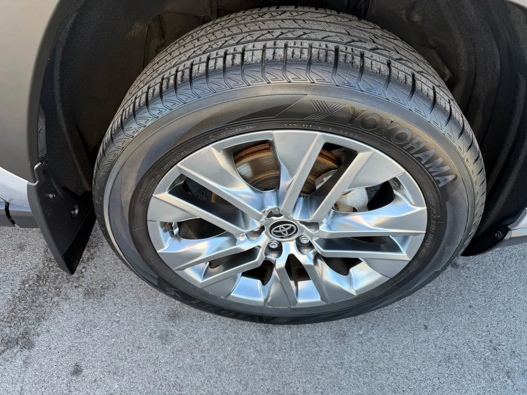 Used 2021 Toyota RAV4 XLE Premium FWD image 16