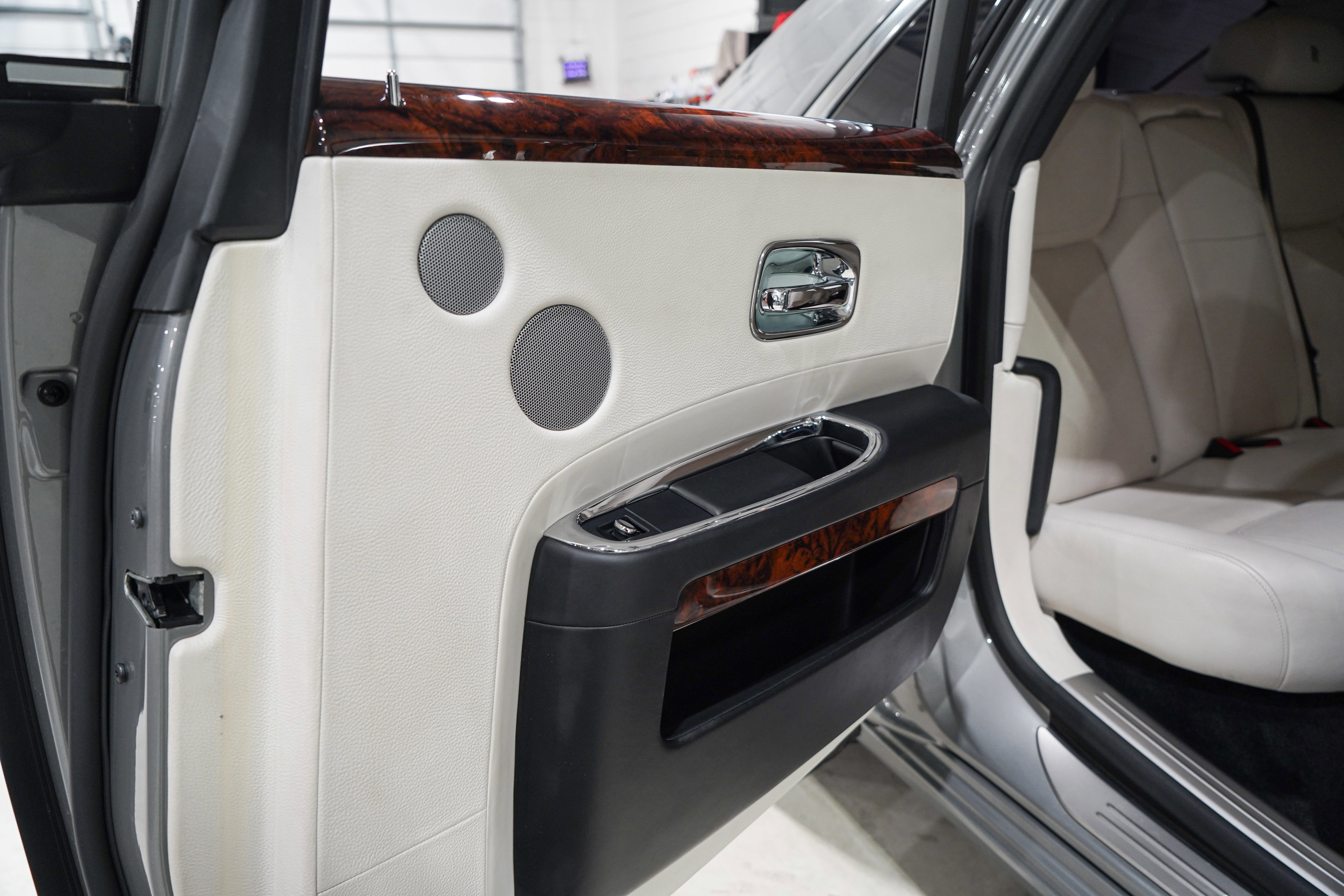 Used 2015 Rolls-Royce Ghost RWD image 21