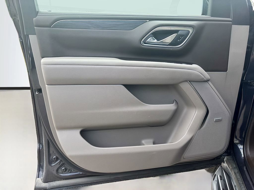 Used 2024 GMC Yukon XL SLT w/ SLT Luxury Package RWD image 42