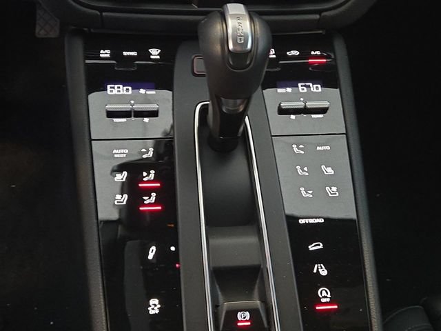 Used 2025 Porsche Macan AWD/4WD image 19